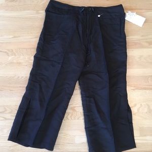 NWT black linen-like crop pants. Drawstring waist.